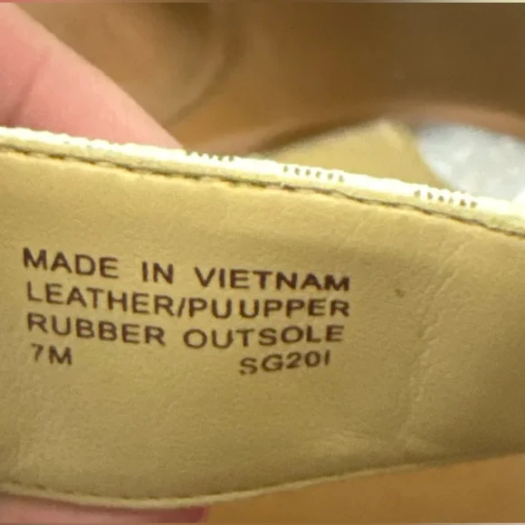 Michael Kors Charlton Thong Sandals - Picture 7 of 9